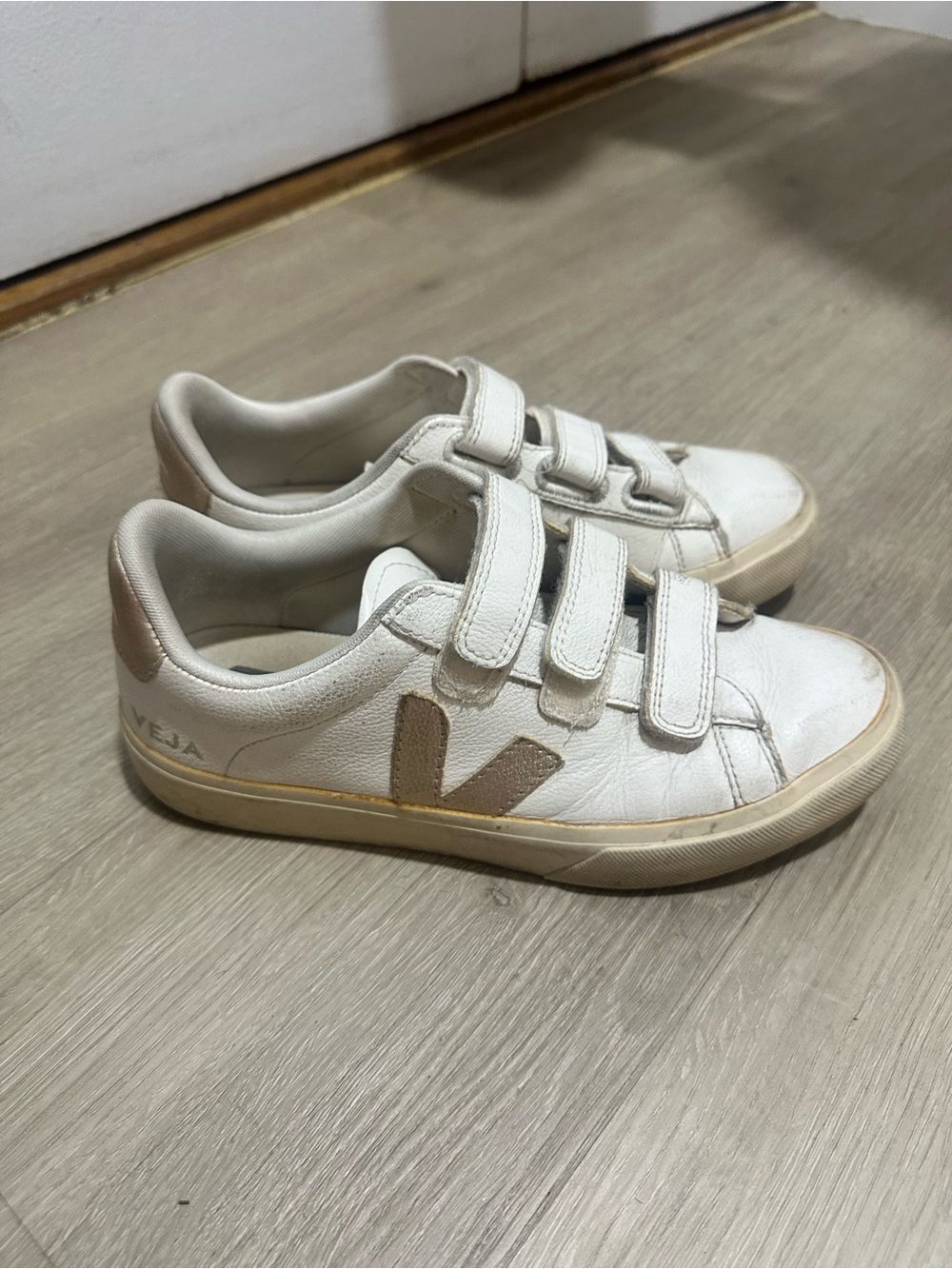 Veja Cream & copper Velcro Sneakers